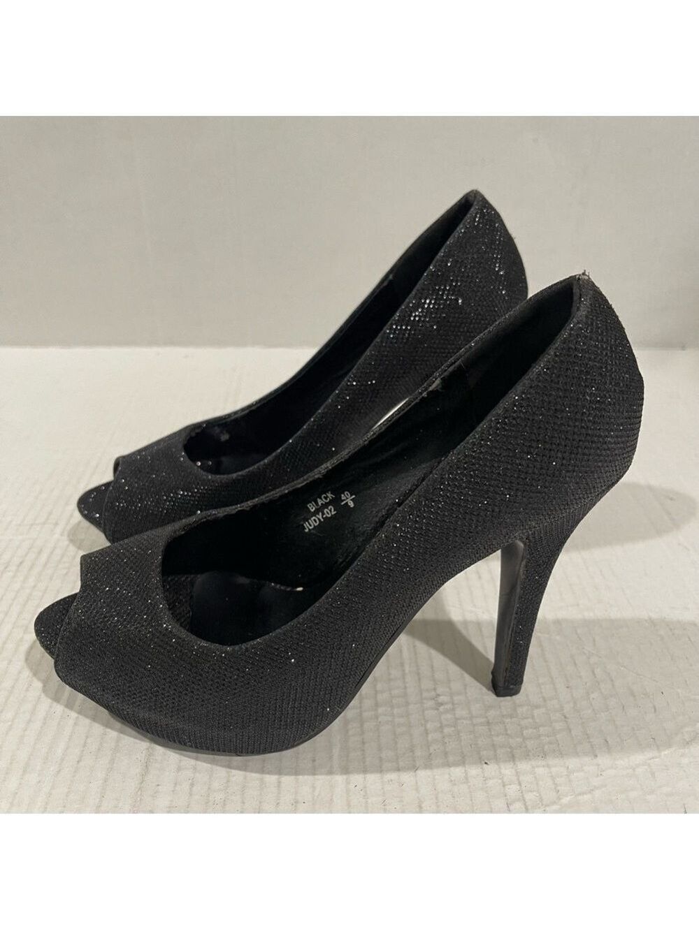Women’s Reneeze Black Glitter Pump Heels Size 7.5 US! - Picture 4 of 7
